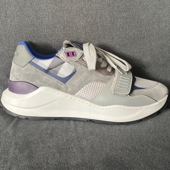 Gray Burberry designer sneakers - Picture 1 of 2